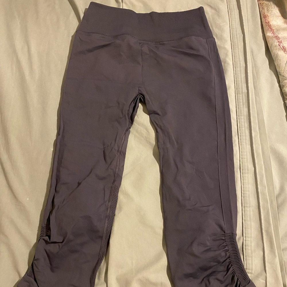 LULULEMON Size 8 Compressive Leggings 21 inches